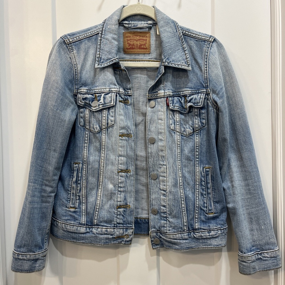 Levi's Levi Strauss Women's Denim Jacket‎ Light Wash Button Close Size XS